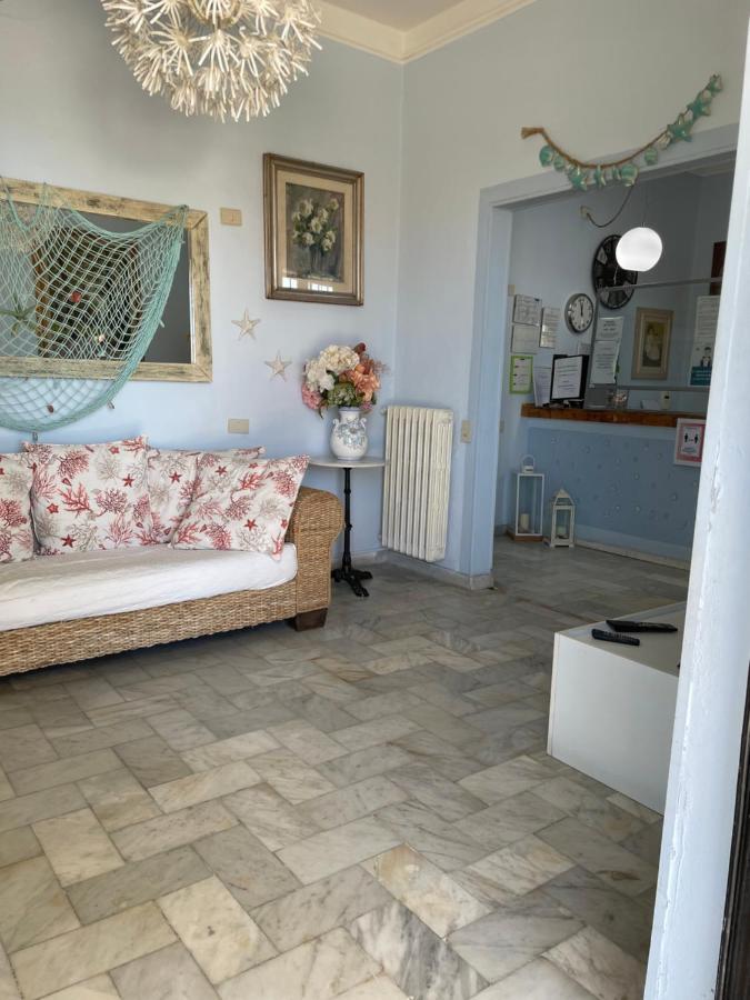 Hotel Eden Фолоника Екстериор снимка