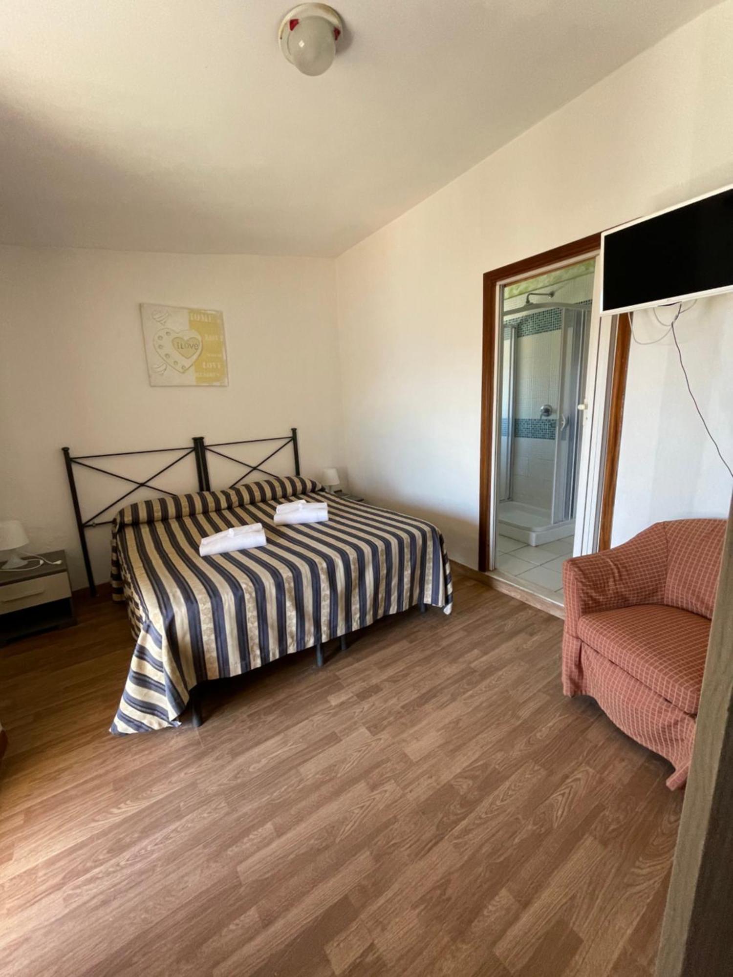 Hotel Eden Фолоника Екстериор снимка