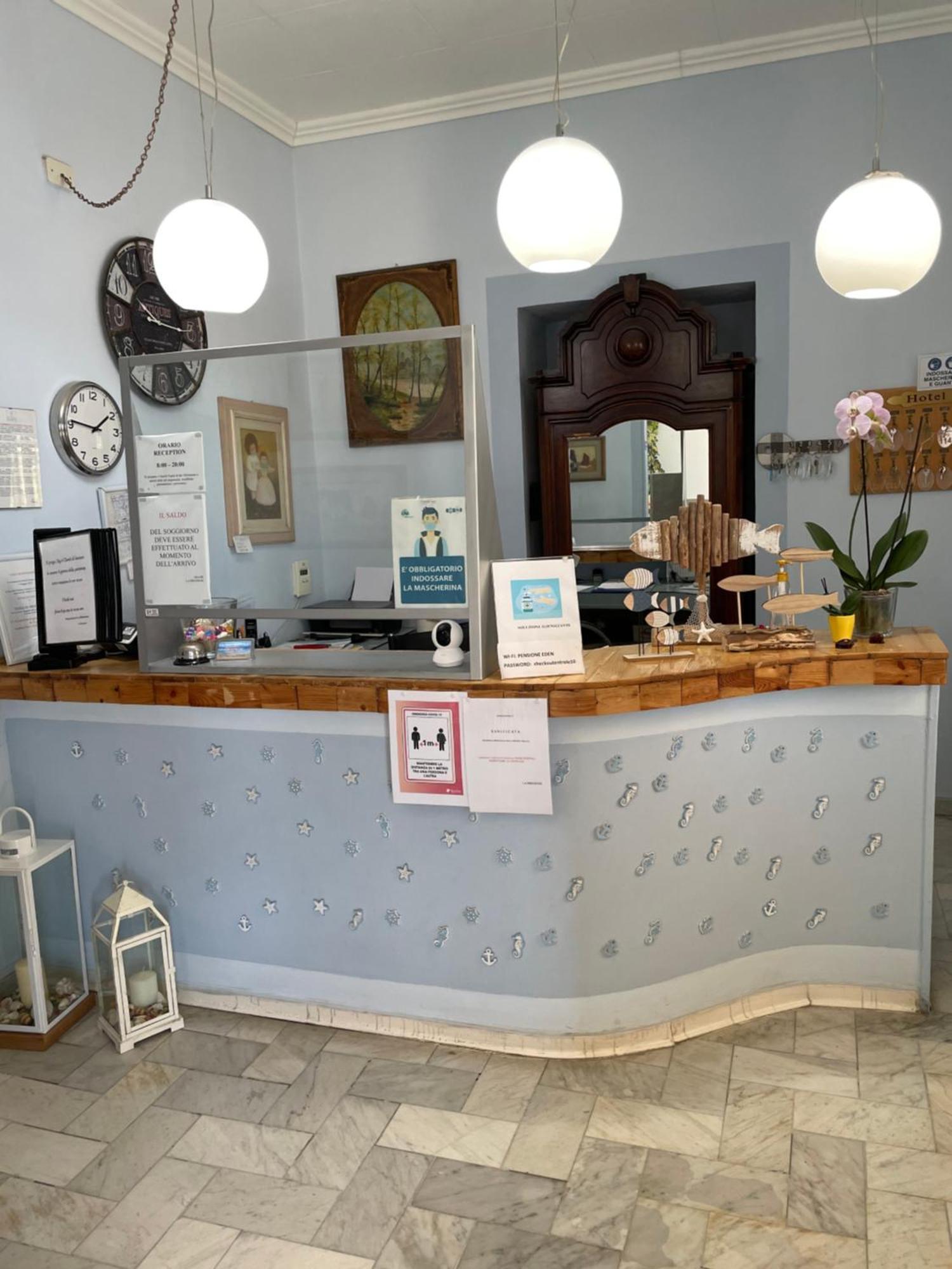 Hotel Eden Фолоника Екстериор снимка