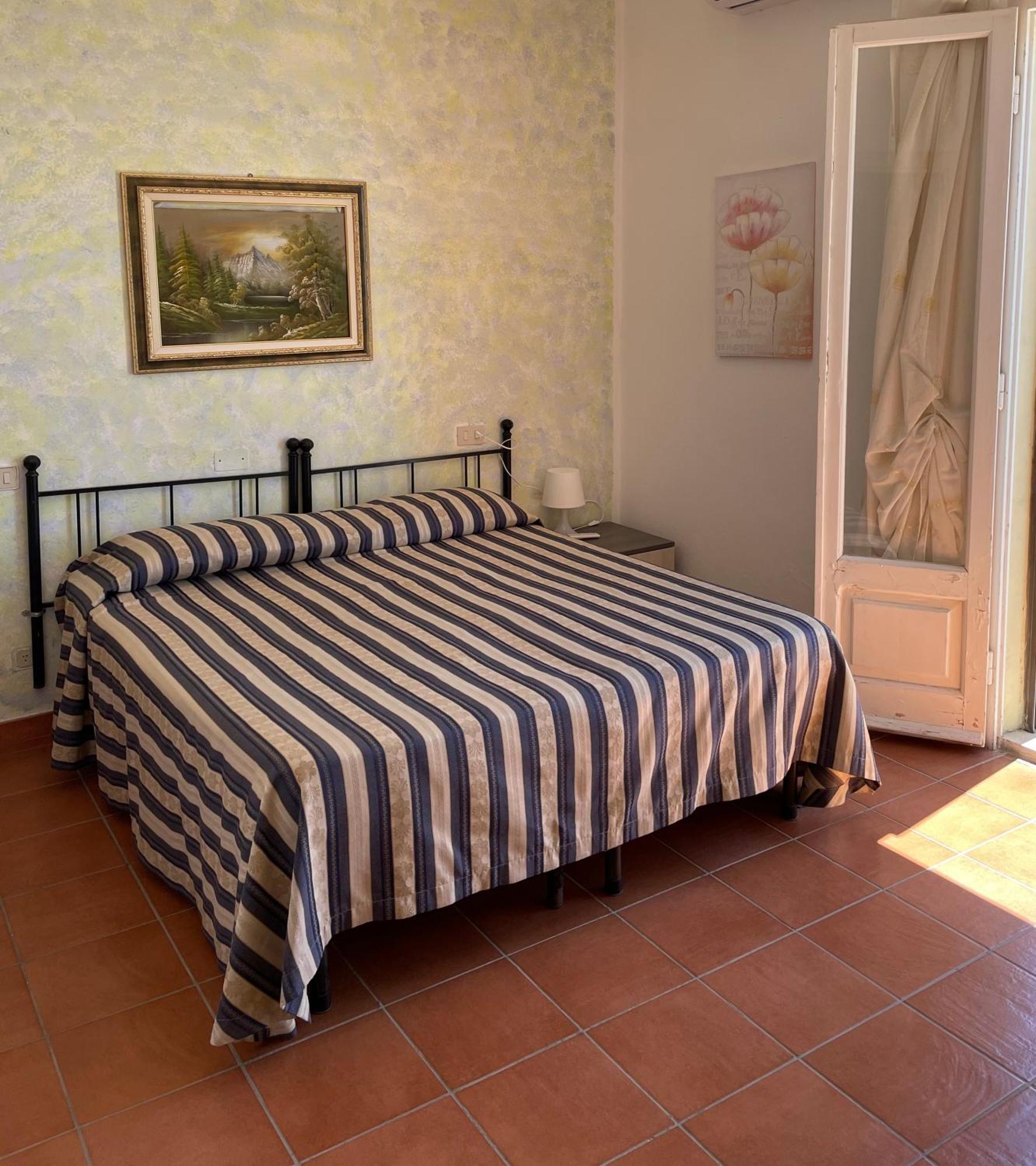 Hotel Eden Фолоника Екстериор снимка